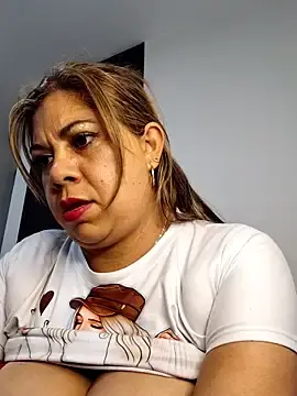 Stripchat Adult Webcam of Laura-Hernandez