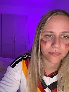 Stripchat Free Live Porn of lunawolf21