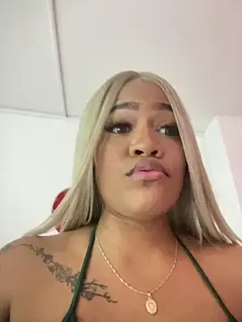 Stripchat Free Porn Cam of riri_brunnete