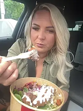 Stripchat Live Porn of Bustyblondebabe32