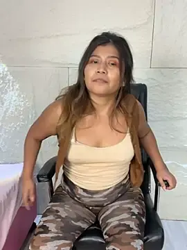 Stripchat Sex Cam of LyraMilano