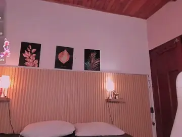Stripchat Free Porn Cam of LittleNoor