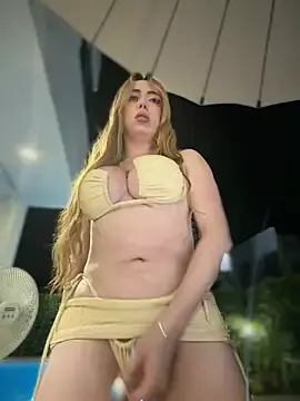 Stripchat Free Porn Cam of tinker_exotic_1
