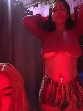 Stripchat Sex Cam of SexyFriends_