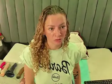 Stripchat Best Webcam of alaha_evans