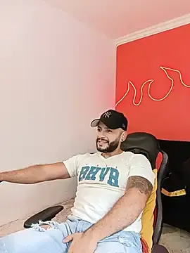 Stripchat Free Porn Cam of Mike_savage3