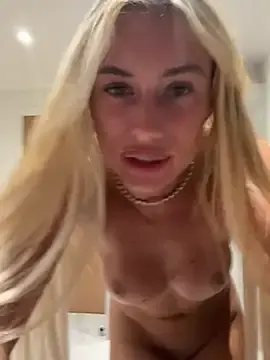 Stripchat Free Live Porn of SexySaraxxoo