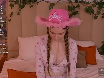 Stripchat Live Sex of Flora_DeVille