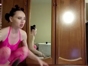 Stripchat Live Sex Cam of Crazy1One