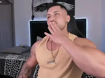 Stripchat Sex Cam of santi_aesthetic