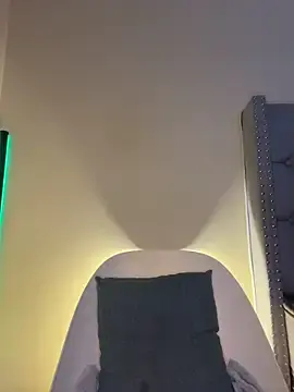 Stripchat Sex Cam of KIARAPRETTY