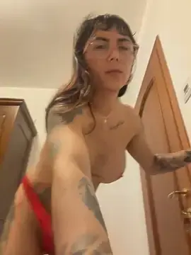 Stripchat Nude Webcam of missdirtyhot_