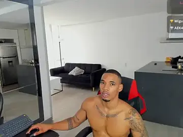 Stripchat Free Live Porn of TROYWESLY-