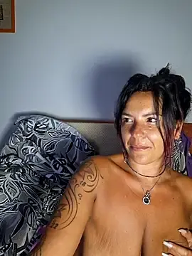 Stripchat Live Sex Cam of allyson22andy