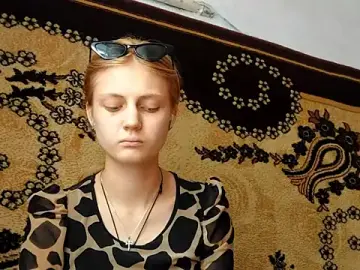 Stripchat Live Sex Cam of LunaLaday
