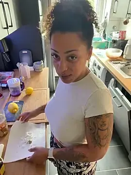 Stripchat Nude Webcam of SweetPetiteNoir