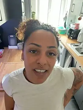Stripchat Watch Live Sex Cams of SweetPetiteNoir