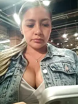 Stripchat Live Sex Cam of alana_69