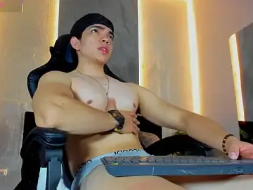 Stripchat Free Porn Cam of Julian_Mercier