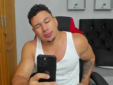 Stripchat Adult Video Chat of tyler_hank01