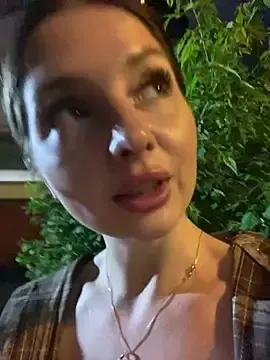 Stripchat Live Sex Cam of KrisMagnoly