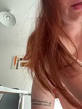 Stripchat Live Sex of redheaddoll22