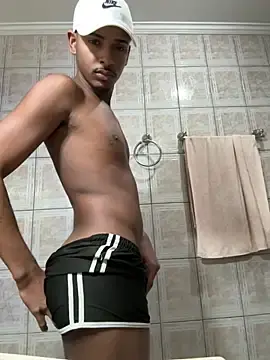 Stripchat Live Sex Cam of pretin19cm1