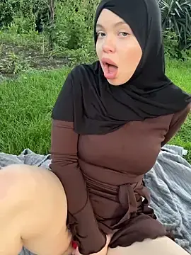 Stripchat Best live sex cam show of RedheadQueen_