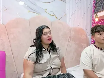 Stripchat Sex Cam of ParejaCurvy20