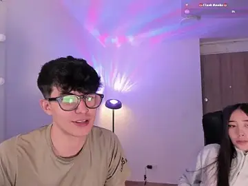 Stripchat Live Sex Cam of Mikeyvioleta_