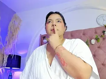 Stripchat Free Porn Cam of ROSELEI_