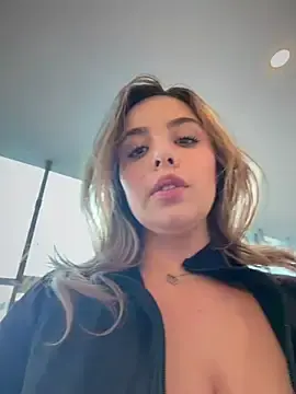 Stripchat Nude Webcam of Alirawrz