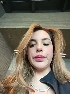 Stripchat Nude Webcam of Alirawrz