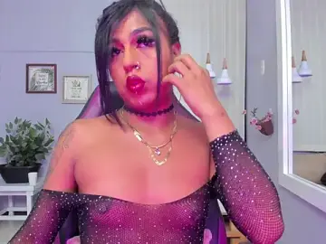 Stripchat Free Porn Cam of Nahomy_Collins_