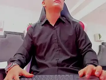 Stripchat Best live sex cam show of DylanRoyce_