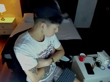 Stripchat Sex Cam of Liam_Adamms
