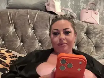 Stripchat Live Sex Cam of GemaJBusty