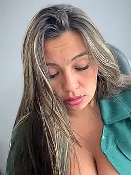 Stripchat Sex Cam of LIZ-06_