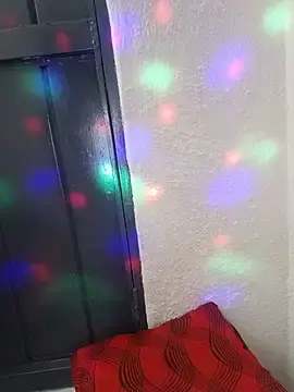 Stripchat Free Porn Cam of Juicy_Candy-Reloaded