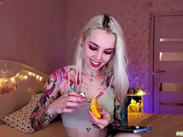 Stripchat Nude Webcam of LillyMoure_