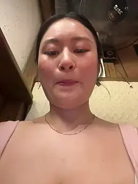 Stripchat Live Sex Cam of Yolanda9
