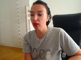 Xlovecam Sex Chat of KatieFrenchie