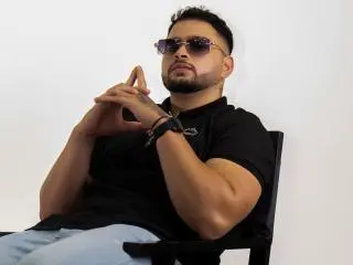 Xlovecam Free Porn Cam of AryanBrown