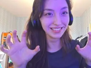 Xlovecam Best Webcam of LeonieRahim